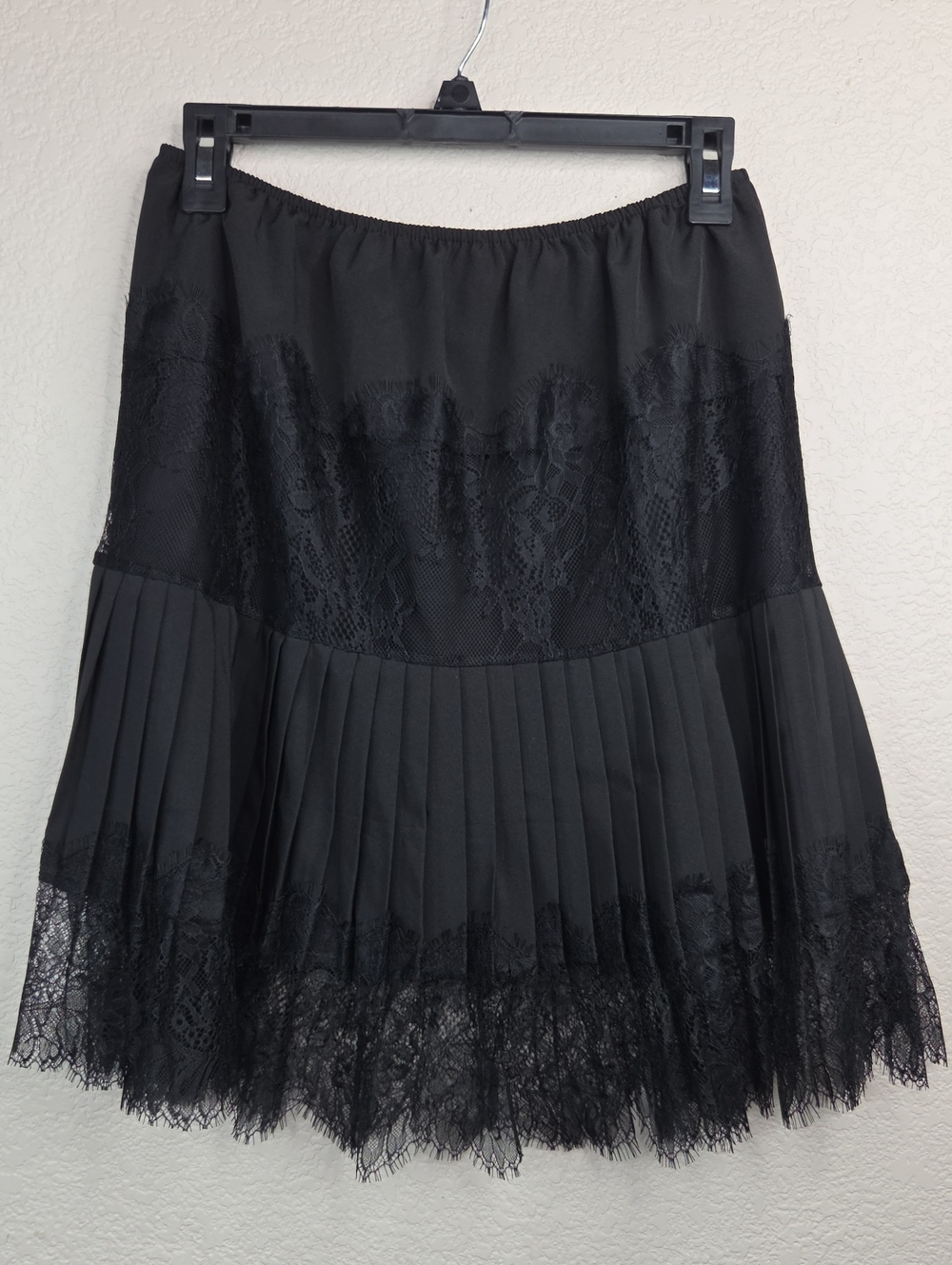 Women's Black Lace Pleated Skirt